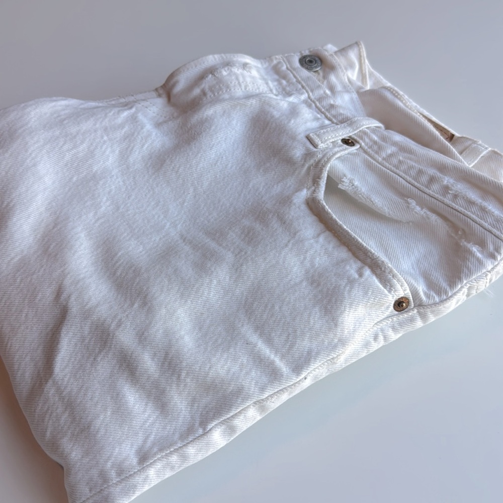 Levi's Customized and Tapered White Distressed jeans - Picture 6 of 11